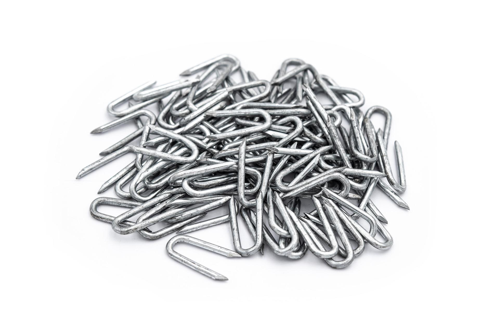 U nagels/nietjes, verzinkt (100 stuks, 25 / 25 mm) voor bevestiging van schapenhekken U nagels/nietjes, verzinkt (100 stuks, 25 / 25 mm) voor bevestiging van schapenhekken